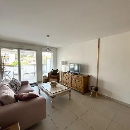 Confortable Avec Terrasse Et Parking Pres De La - Fr-1-837-15 *