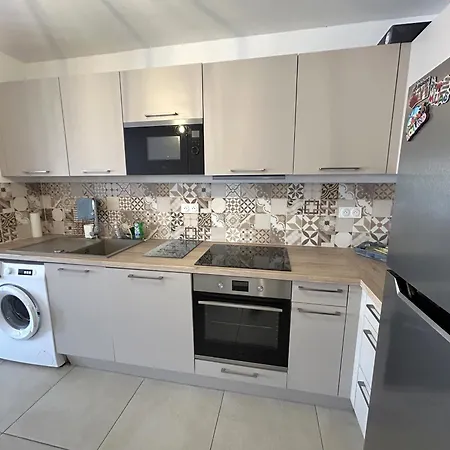 Confortable Avec Terrasse Et Parking Pres De La - Fr-1-837-15 아파트