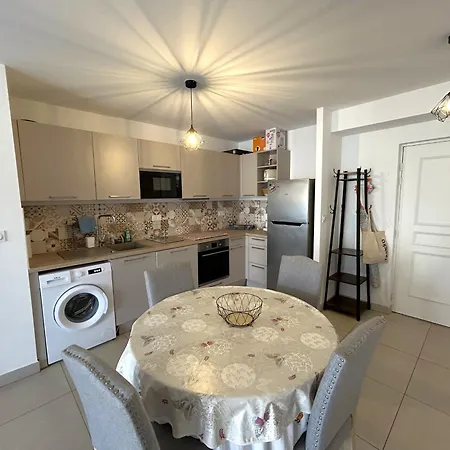 Confortable Avec Terrasse Et Parking Pres De La - Fr-1-837-15