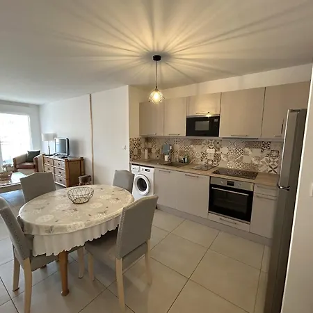 Confortable Avec Terrasse Et Parking Pres De La - Fr-1-837-15 *